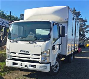 2016- ISUZU NPR400 VANBODY TRUCK- T821