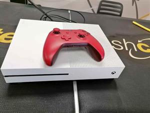 Xbox One S 1TB Gaming Console, with one Controller, Neat. 6 Months Warranty. Hurry While it lasts!!!