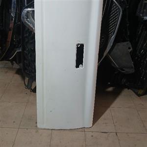 Nissan np300 go big tailgate 