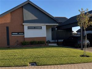 Townhouse For Sale in Kya Sands
