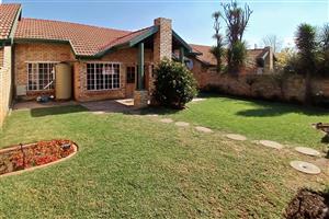 Townhouse For Sale in Glen Erasmia