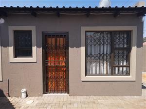 BEAUTIFUL BIG ROOM with BATHROOM to let in SLOVOVILLE 