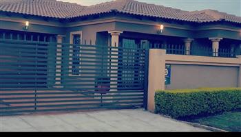 2 bedroom house to rent in Orchards. 