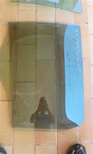 Mercedes w169left rear door glass
