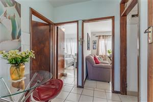 PRIME POSITION! NEAT & UPGRADED 2 BED APARTMENT IN SMALL SECURE COMPLEX!