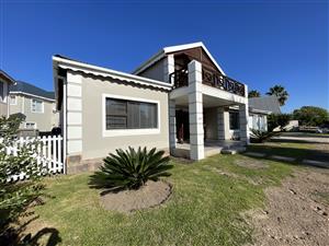 Inviting Home in Luxury and Style…