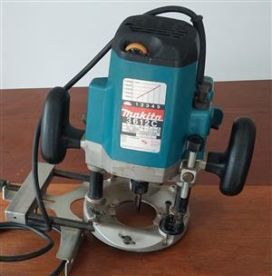 Makita 3612c router 1850watt with bits 