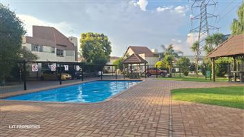 2 Bedroom, 2 Bathroom Ground Floor Apartment for Sale in Wedgewood Green, Bedfordview
