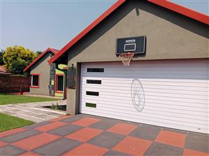 4 Bedrooms 2 Bathrooms Brackendowns Alberton