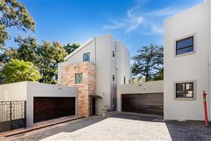 3 Bedroom triple story townhouse