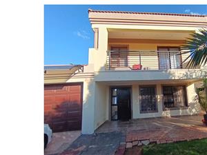 Immaculate 4 bedroom double Storey Home for sale in Vista Park