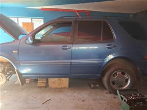 2005 Mercedes-Benz ML320 V6 – For Sale