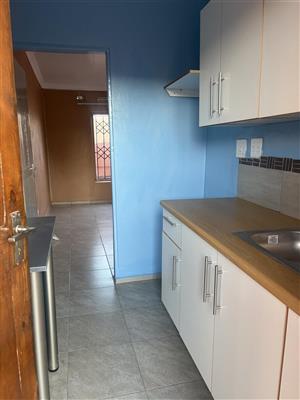 Room with Shower to Rent in Primrose