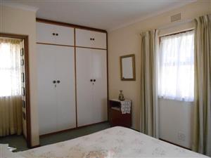 Roodepoort House to rent for R7000 free standing 