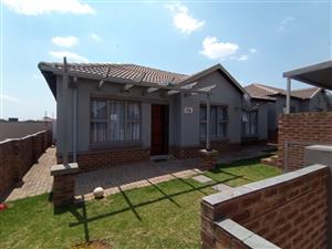 Beautiful almost new townhouse!!