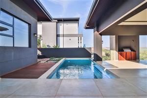 Freestanding large family home in sought after Zimbali Lakes