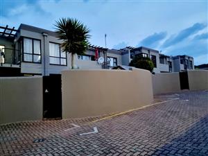 Townhouse For Sale in Glenvista