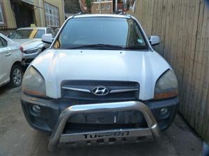 Hyundai Tucson GLS 2.0 Petrol Manual G4GC White - 2009 SPARESBOYZ STRIPPING 