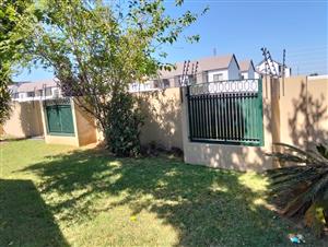 6 Bedroom House to Rent in Glen Marais
