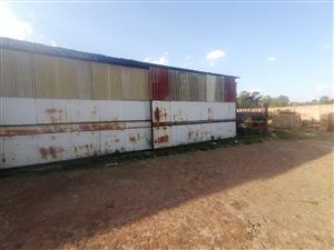 Workshop  to rent in benoni prepaid water and electricity 