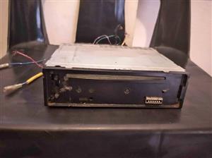 Sony CDX S22S - Car radio without face (Location Goodwood) No time wasters