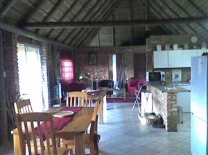 Nice 3 bedroom Thatched roof house for Rent Roodeplaat/Kameeldridt East