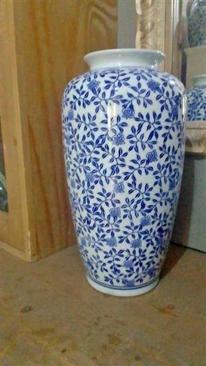 STUNNINGLY BEAUTIFUL  BLUE VASE - IMMACULATE CONDITION- PERFECT GIFT  - CRESTA RANDBURG 