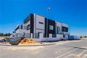 Eco-Smart Elegance - Sunny 4 Bedroom home!