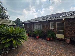BEAUTIFUL FACEBRICK FULL-TITLE TOWNHOUSE FOR SALE – SASOLBUR