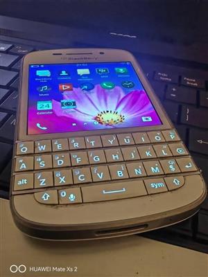 LIMITED EDITION WHITE BB Q10
