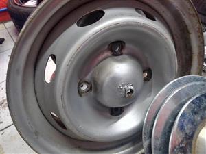 Peugeot 504 Rims and centre caps