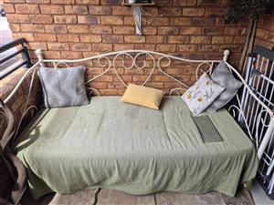 Day bed