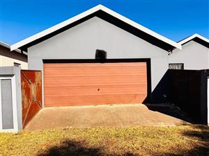 Double door garage for sale in Fleurhof ext 23