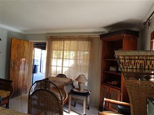 Lounge suite and wall unit for sale / Sitkamer stel en muureenheid te koop 