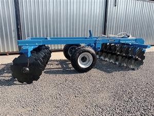 New Giant trailed hydraulic disc harrows available