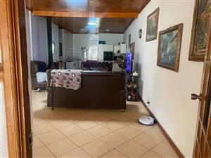 3 bedroom , 2 bathroom house with 1 bedroom, 1 bathroom open plan flatlet is Sabie