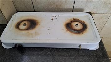 Gas Cooker two plates. Incomplete. What you see is what I am selling. 