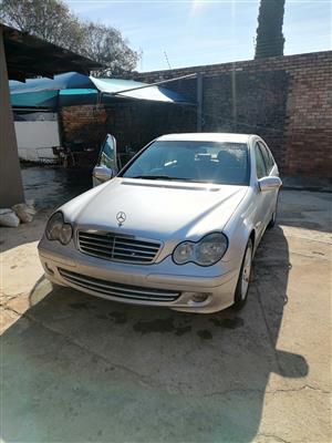 Urgent sale Mercedes Benz c180kompressor up to date 