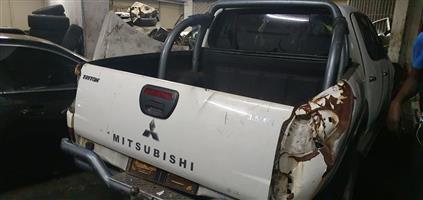 Mitsubishi Triton D.I.D 4D56 4X4 Manual Stripping for Spares