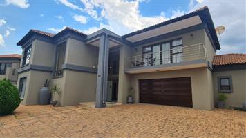 BEAUTIFUL FAMILY HOME IN SW 5 PROPER!!