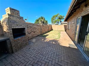 "Find your perfect fit in Arboretum with this modern 2‑bed townhouse !