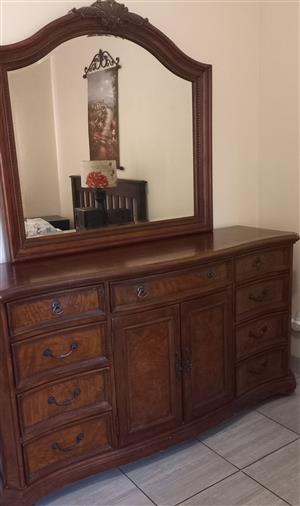 Beautiful Dressing table  - with huge mirror en drawers