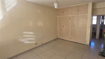 Main bedroom to rent in apartment with shared facilities in Arcadia