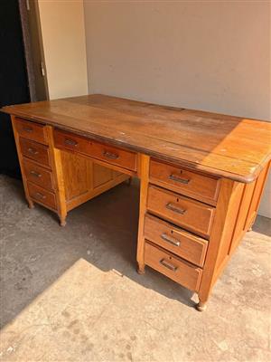 Large Wooden Oak Office desk with 9 drawers