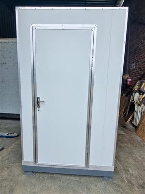 MAKLIK EN VERSTELBARE CUSTOM BUILD CONTAINERS.