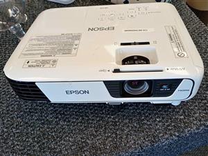 Epson EB-X31 Projector – 3200 Lumens 