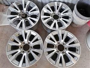 Isuzu 18 silver rims (AVAILABLE WITH CAPS)