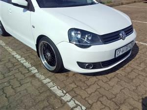 2013 VW polo 1.6 sedan Auto