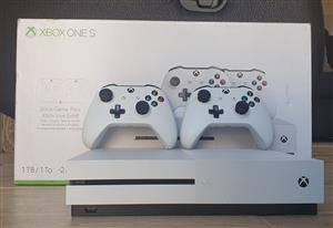 xbox one s with 2 controllers price