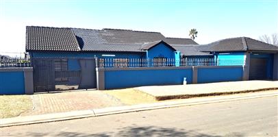House For Sale in Ennerdale Ext 1